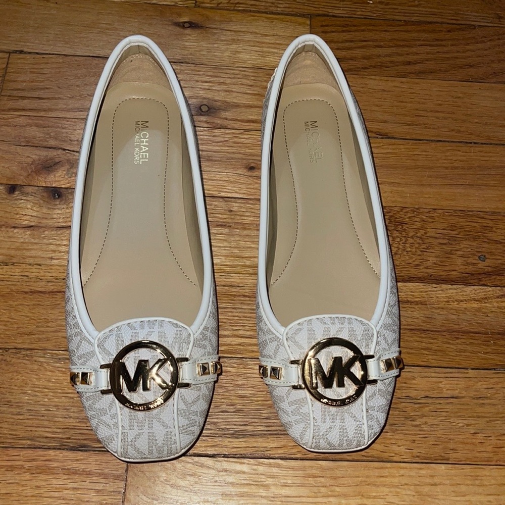 Brand new shoe , never  wear.